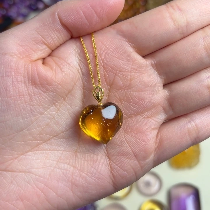 水晶吊坠(赠链)18K金镶嵌特***气