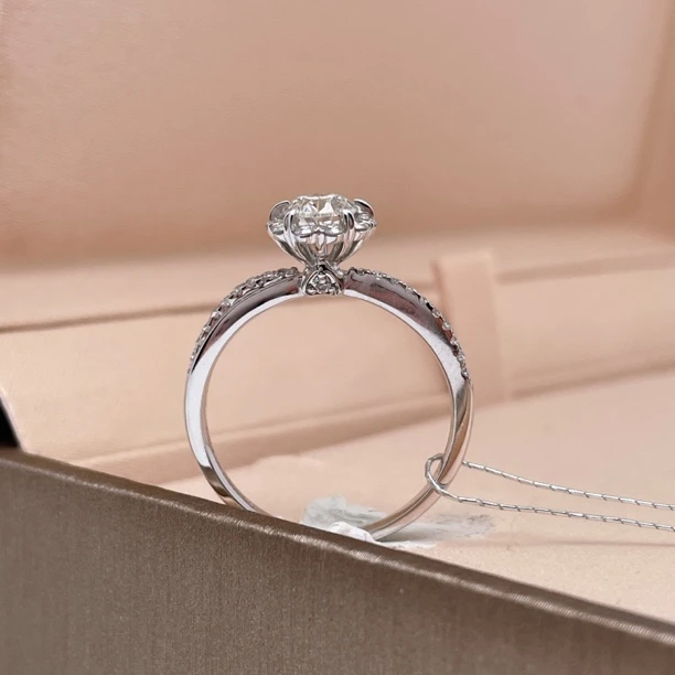 18K金主钻50.9分时尚双戒臂众星捧月微镶钻戒净度SI颜色H 13#