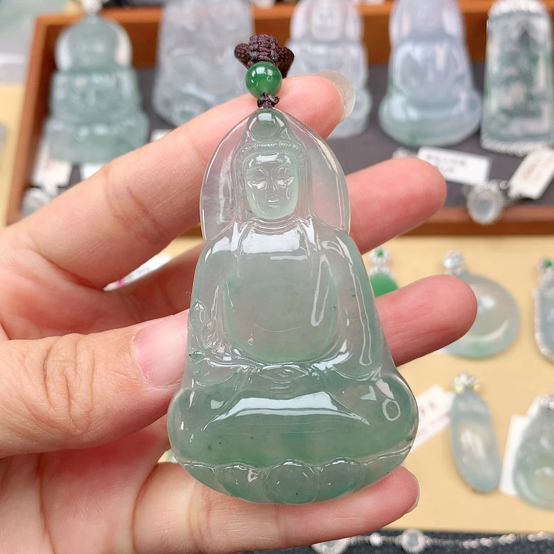 翡翠颈饰未镶嵌素衣观音