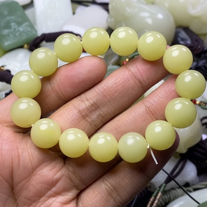 卡***卡和田玉未镶嵌颈饰