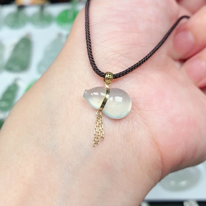 翡翠18K金镶嵌颈饰缅甸天然A货翡翠