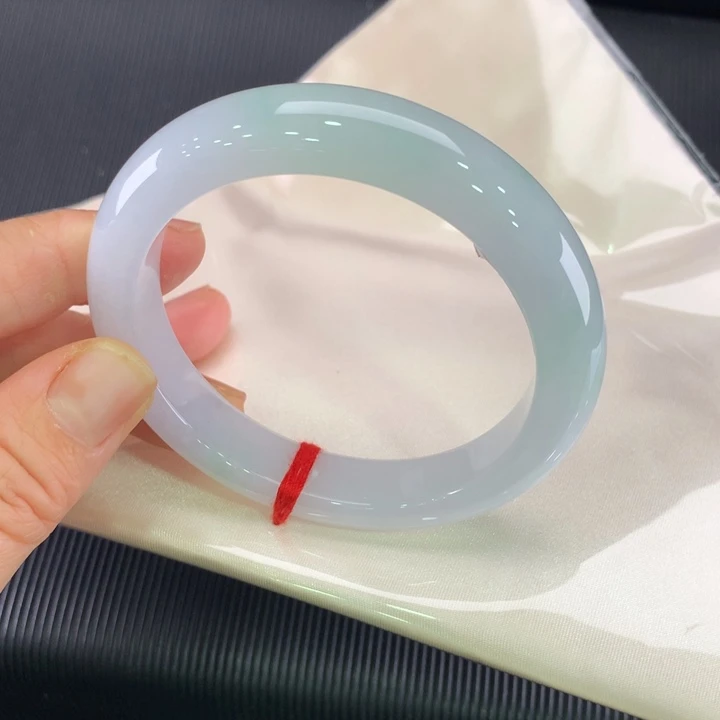 翡翠未镶嵌手镯正圈58