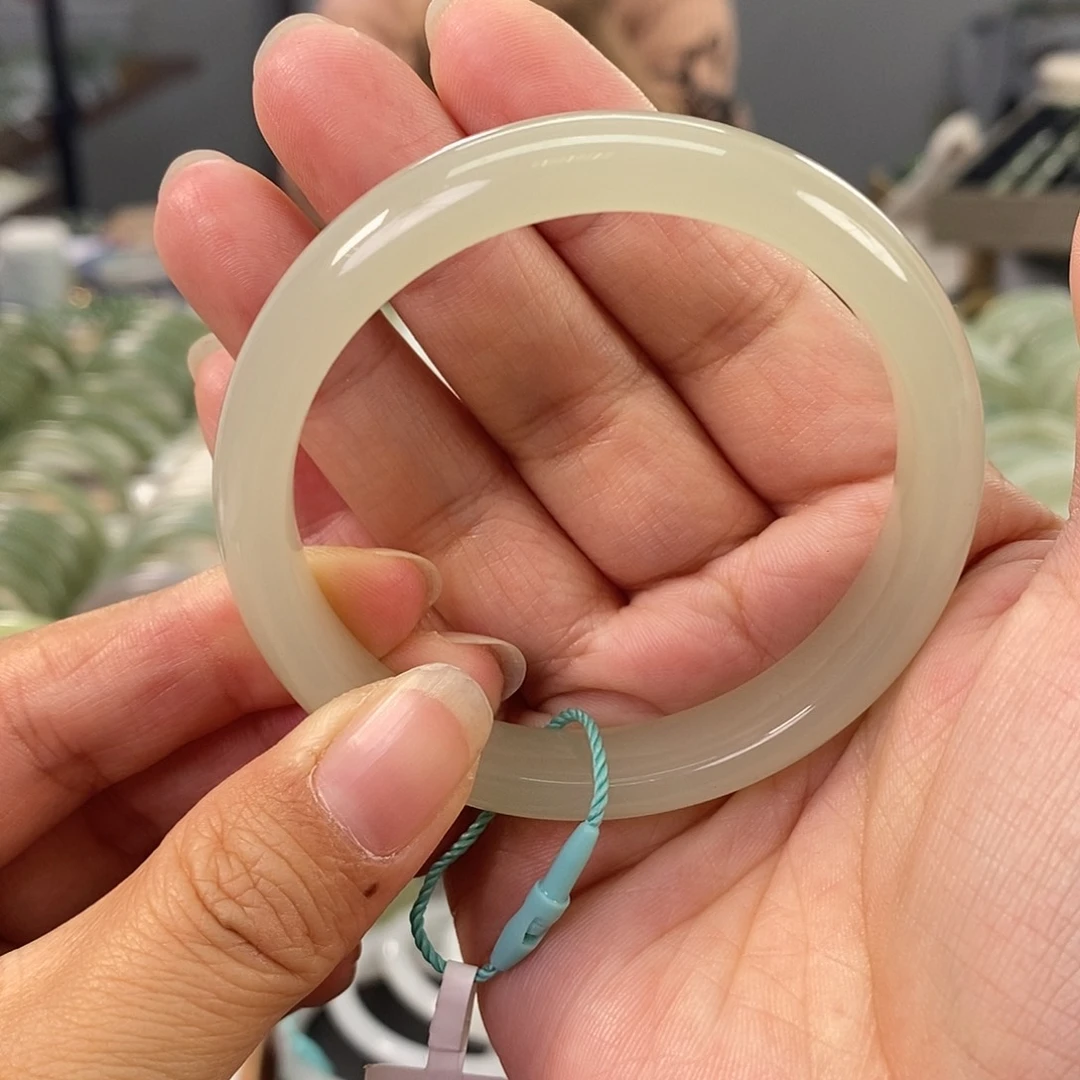 和田玉和田玉手镯54微瑕未镶嵌