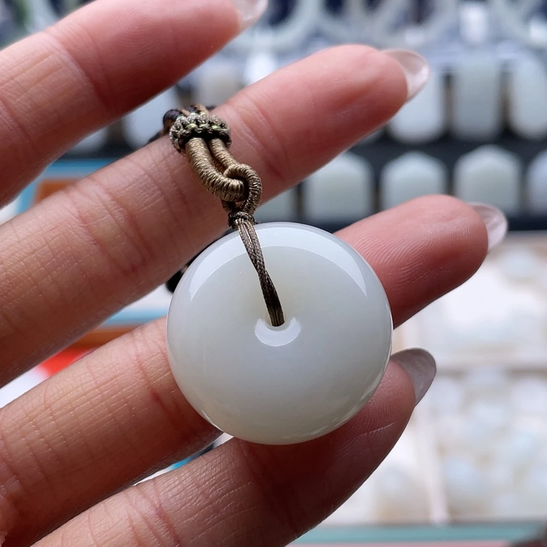 小***-和田玉未镶嵌颈饰