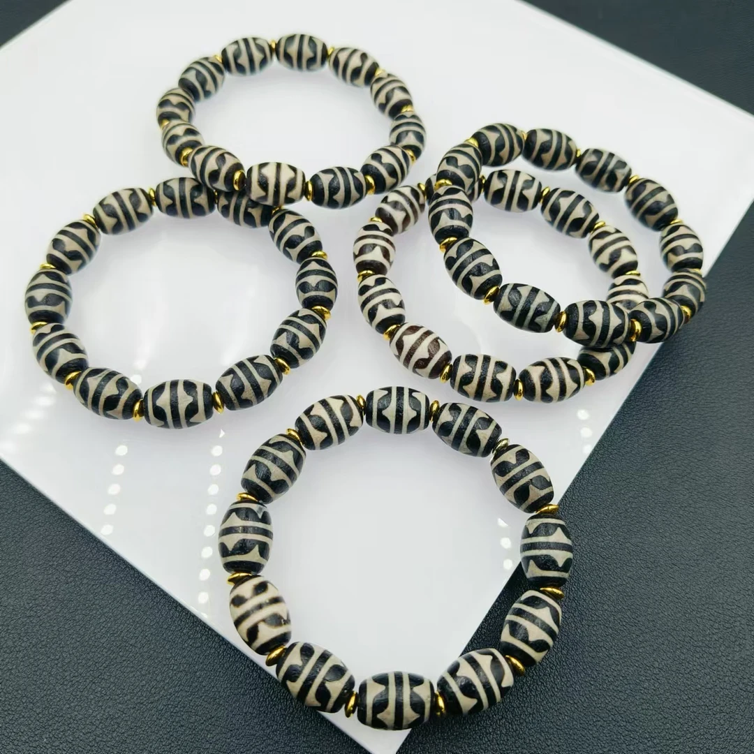 「戴琴珠宝」FR6387-虎牙玛瑙10mm左右单圈手串（多样性发其一）