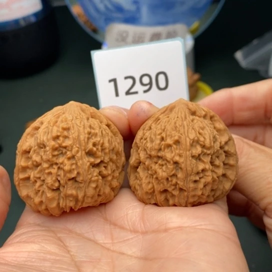 文玩核桃把件40三角南疆石1290