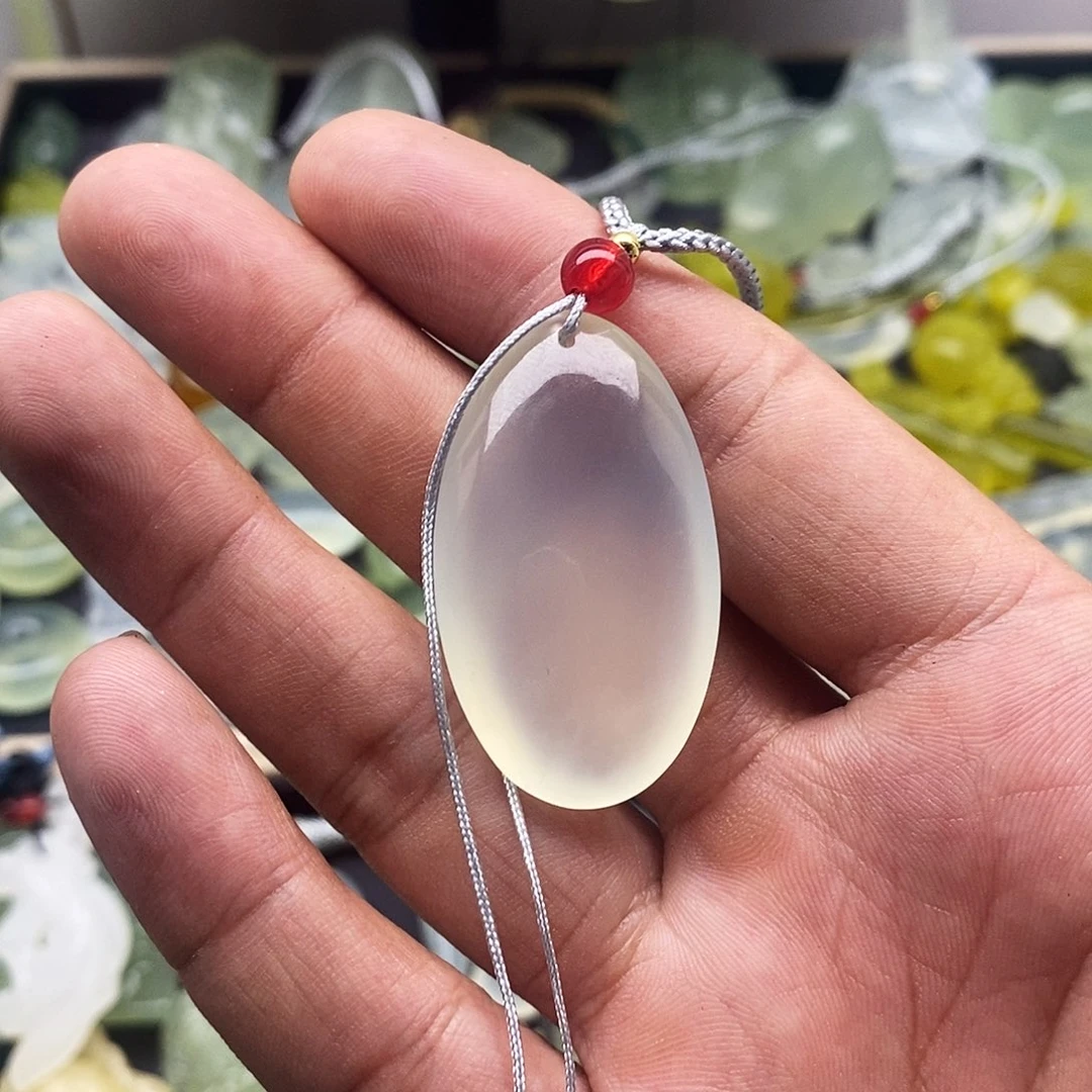 沐***沐未镶嵌蛇纹石玉颈饰