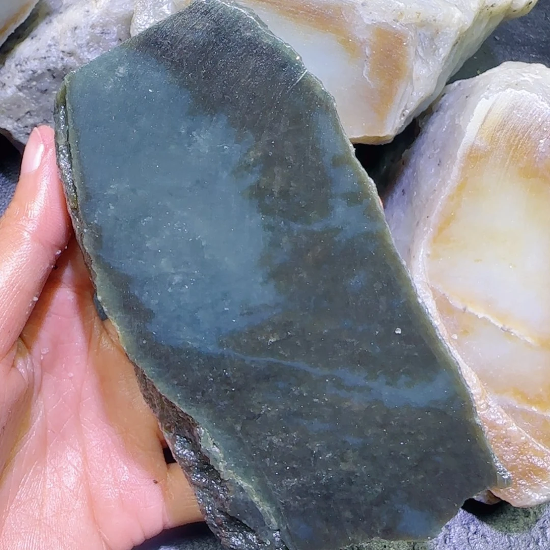 和田玉未镶嵌珠宝半成品