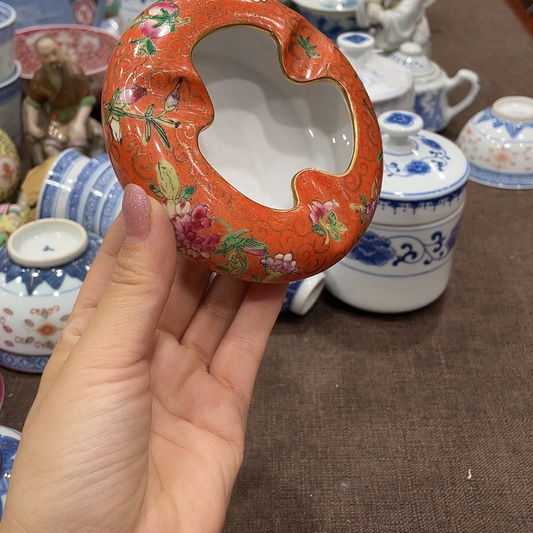 瓷片粉彩手绘烟灰缸一个