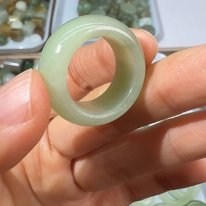 随***缘和田玉未镶嵌颈饰18.5内径132