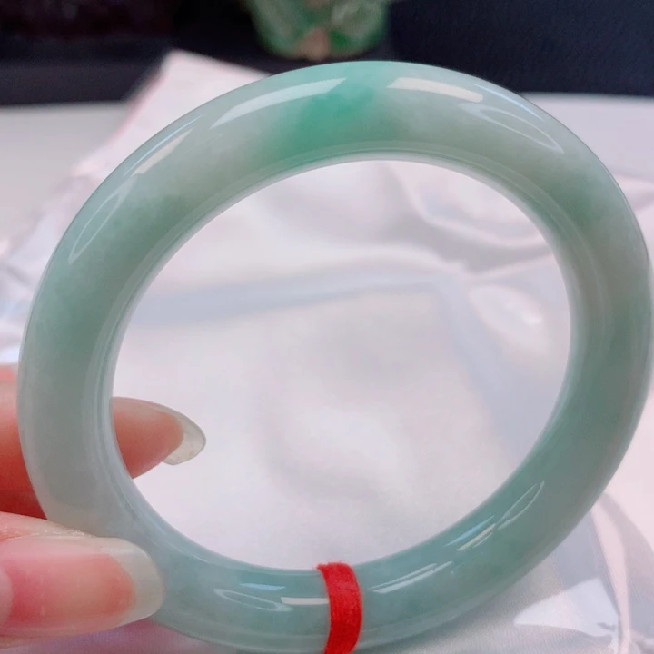 翡翠未镶嵌手镯（圆镯）