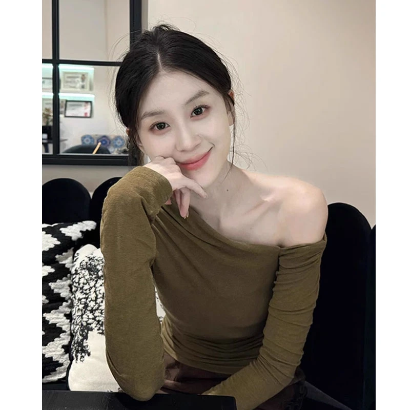 设计感斜领长袖T恤女秋季2025新款美式辣妹风修身漏肩打底衫上衣