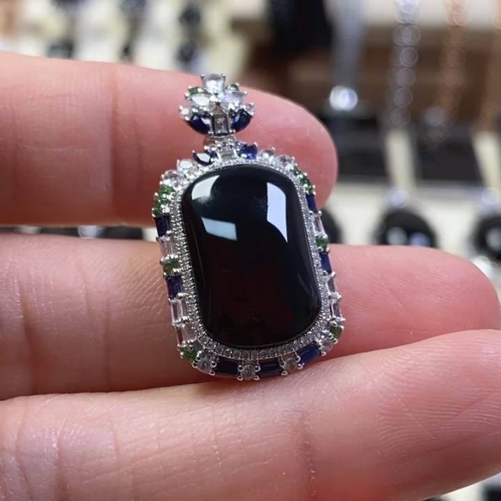 翡翠颈饰18K金镶嵌缅甸天然翡翠墨翠