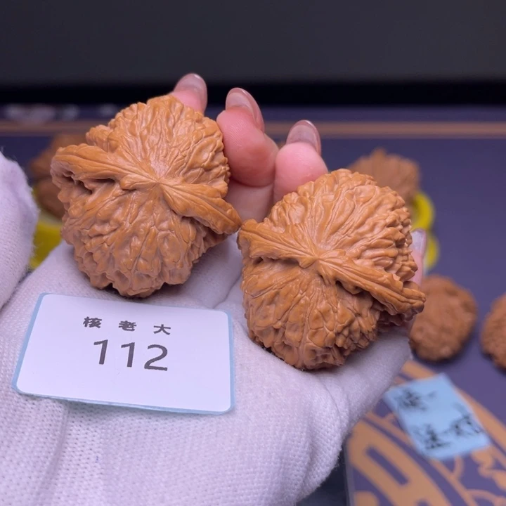 文玩核桃把件白狮子43.112