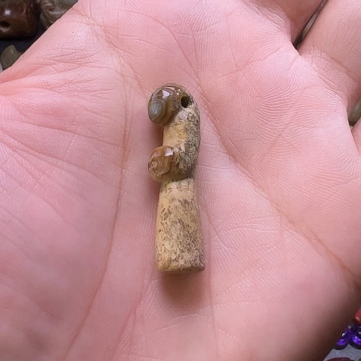 颈饰未镶嵌和田玉（糖玉）