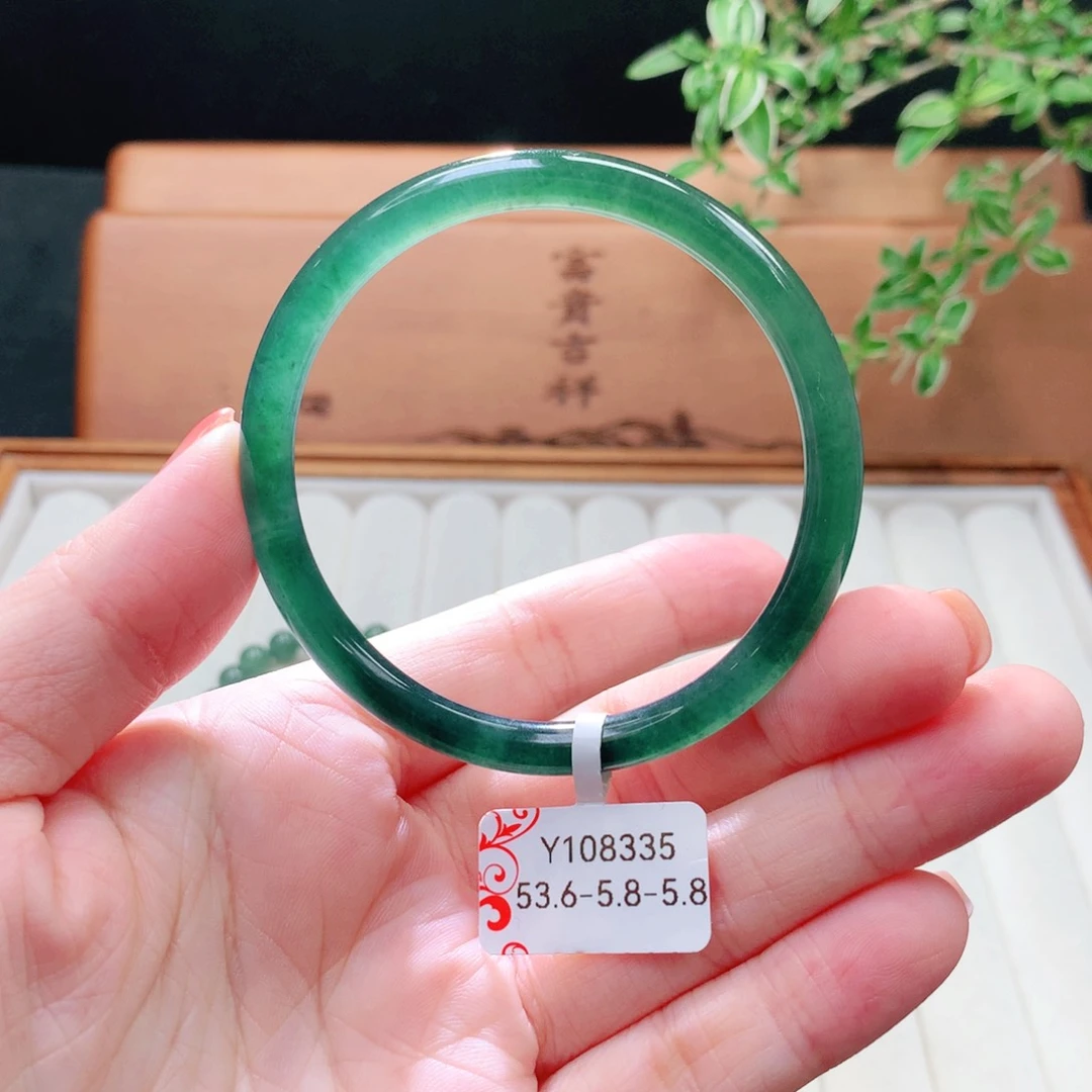 未镶嵌手镯（圆镯）翡翠