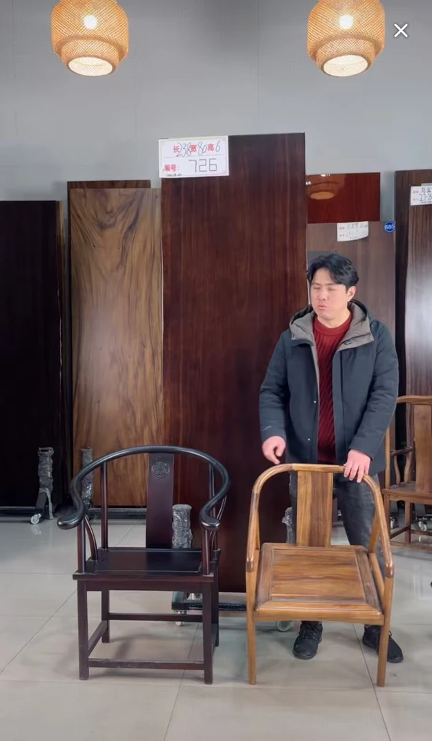 原木大板桌乌金木长238宽80厚6。黑檀圈椅1张，胡桃木小椅子2张