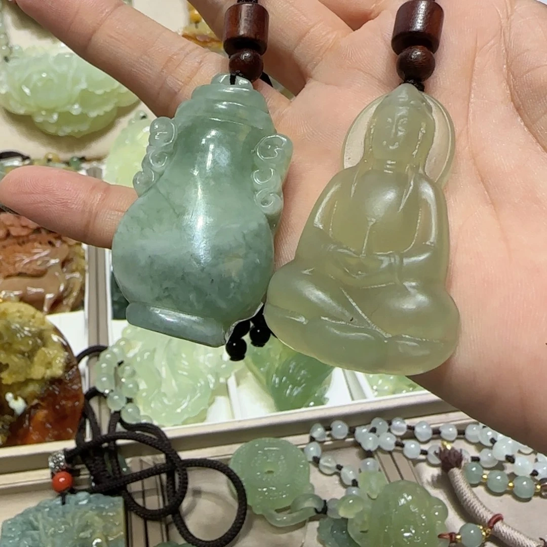 未镶嵌蛇纹石玉吊坠