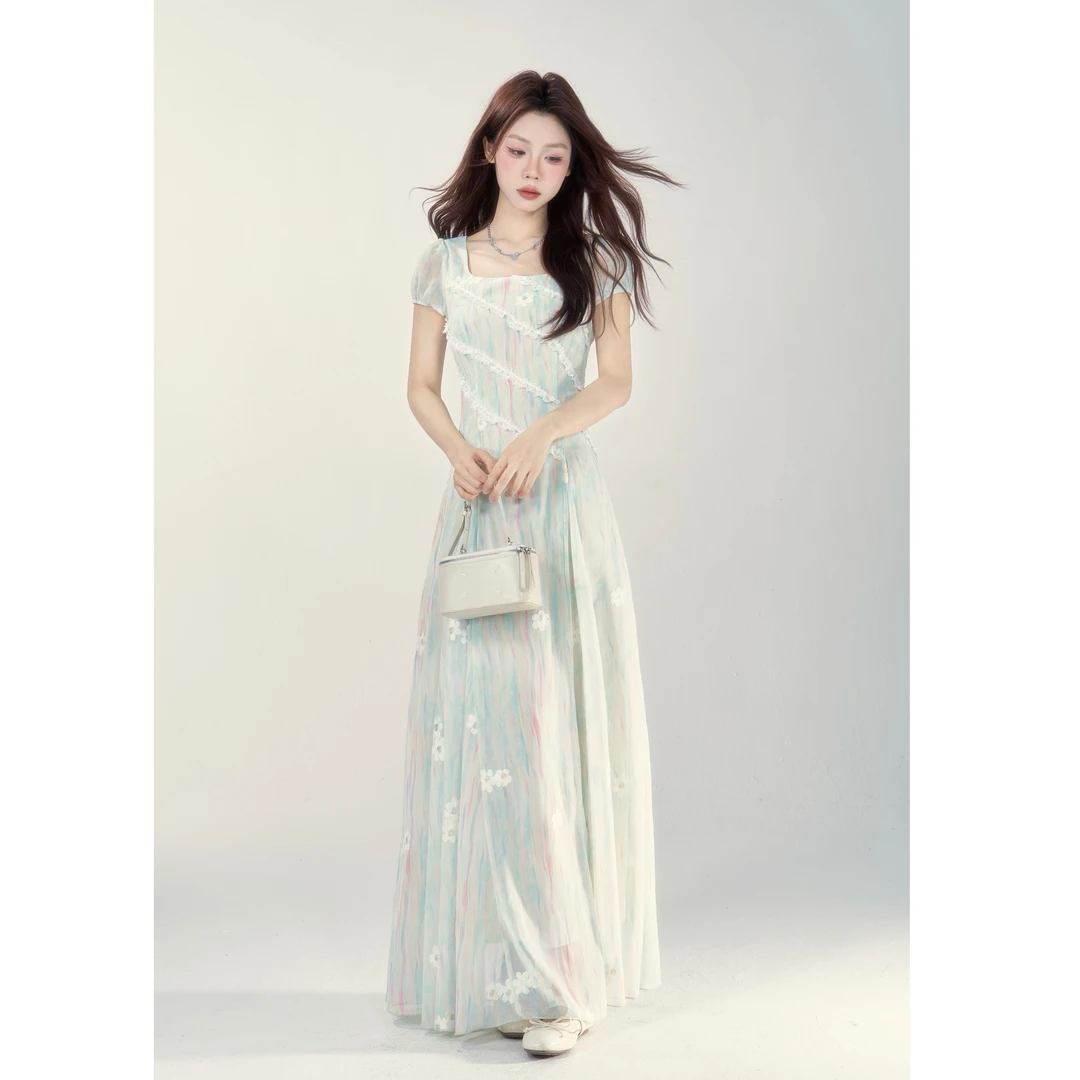 【小野莓】法式气质甜美蕾丝木耳边设计收腰刺绣碎花连衣裙BL97895