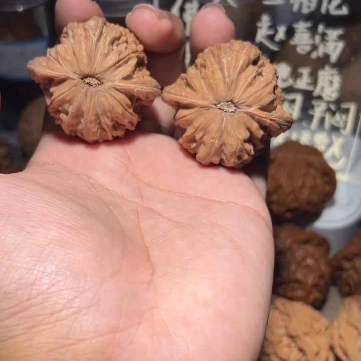 এ***阳文玩核桃吊坠41红皮磨盘
