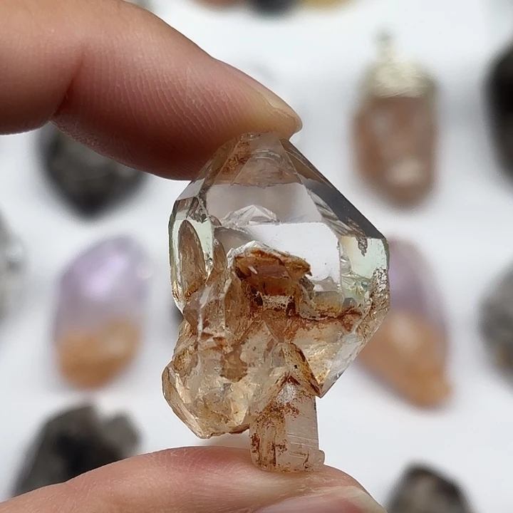 颈饰水晶未镶嵌巴基斯坦红泥闪灵钻33mm+