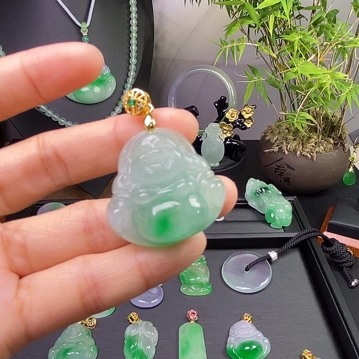 翡翠未镶嵌吊坠(赠链)