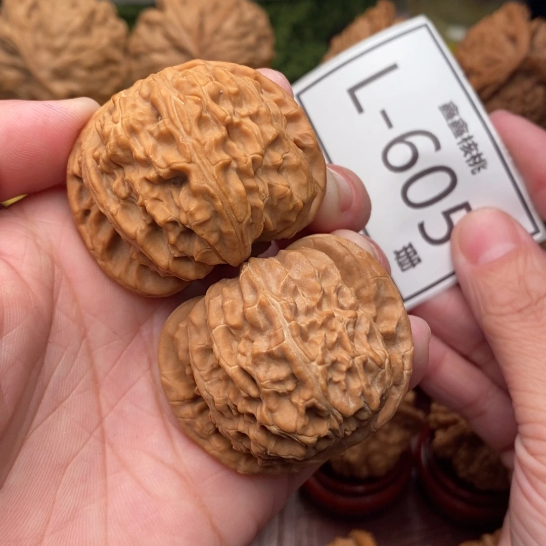 文玩核桃把件狮子头43….