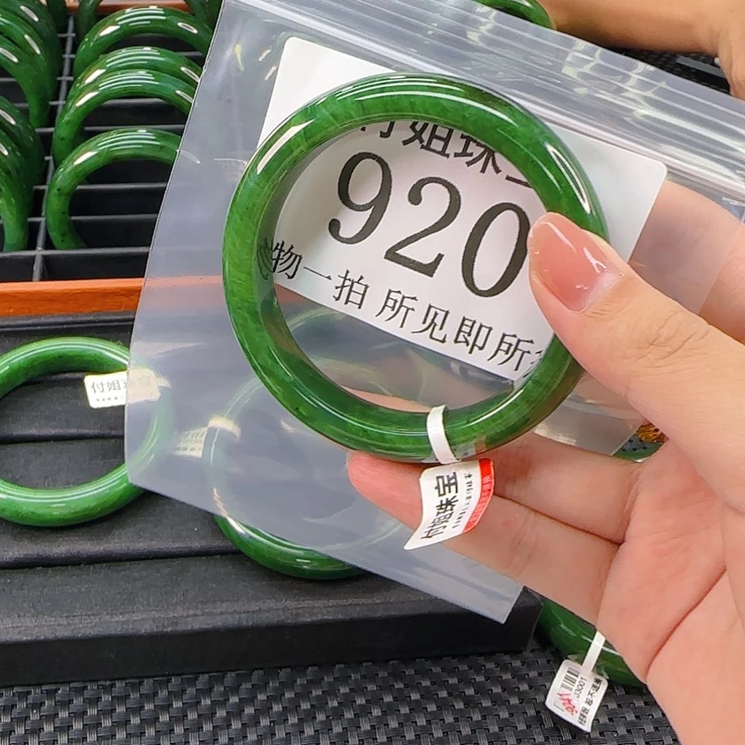 颈饰未镶嵌和田玉手镯60 920