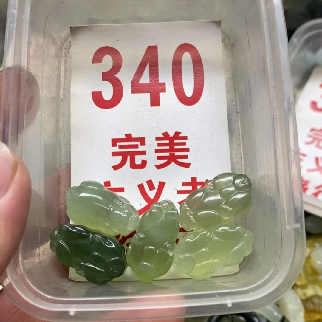 蛇纹石玉挂坠未镶嵌