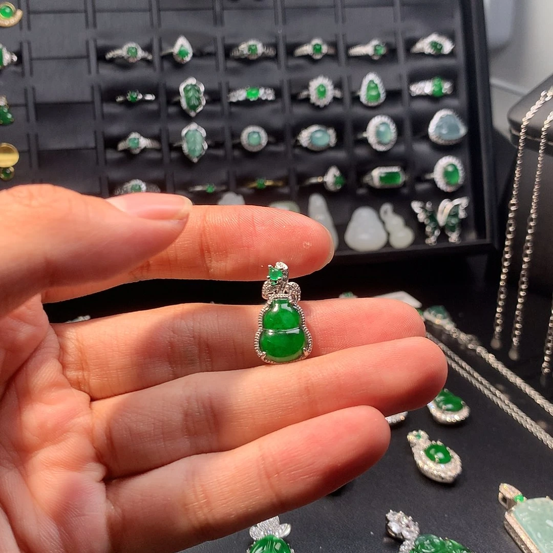 翡翠未镶嵌吊坠(不含链)