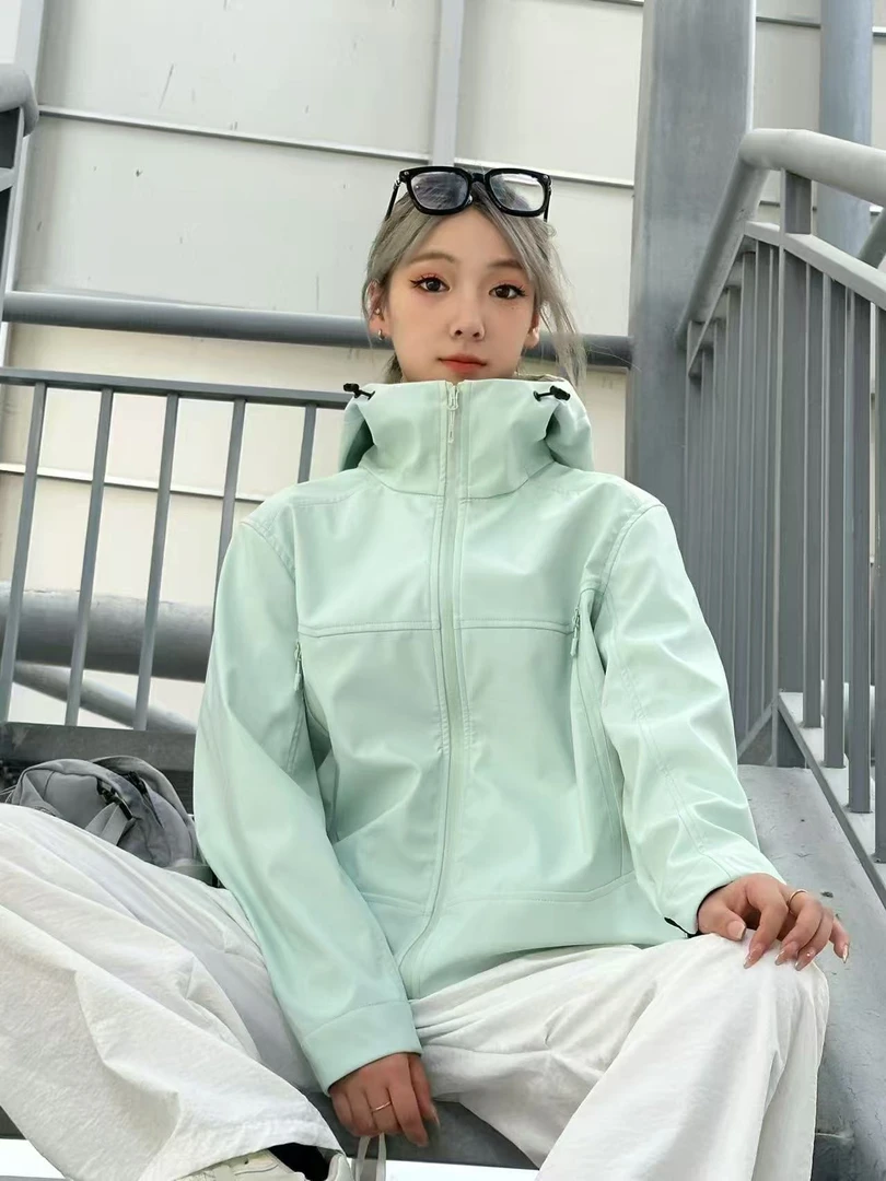 【25019】秋冬季户外防风男女同款运动连帽冲锋软壳情侣外套