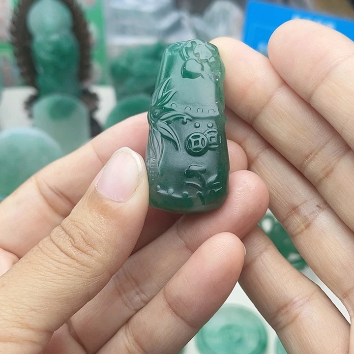 颈饰未镶嵌石英质玉