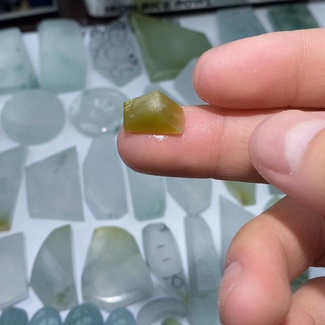 翡翠未镶嵌颈饰7543