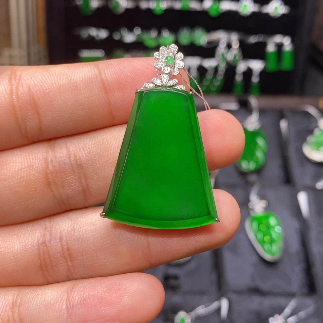 颈饰18K金镶嵌翡翠天然翡翠