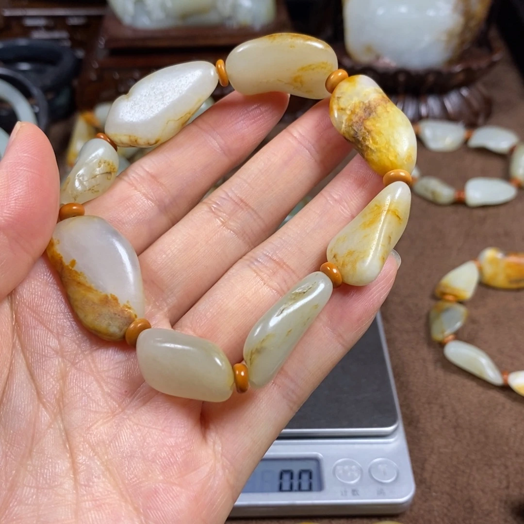 和田玉未镶嵌把件