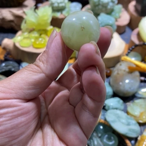 蛇纹石玉未镶嵌手把或挂件