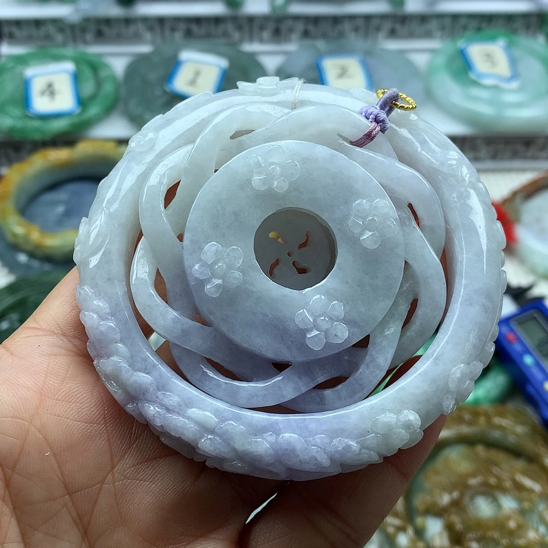 翡翠手镯未镶嵌?复古风格