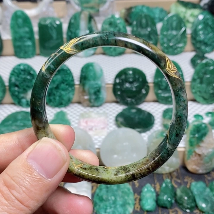 未镶嵌独山玉手镯