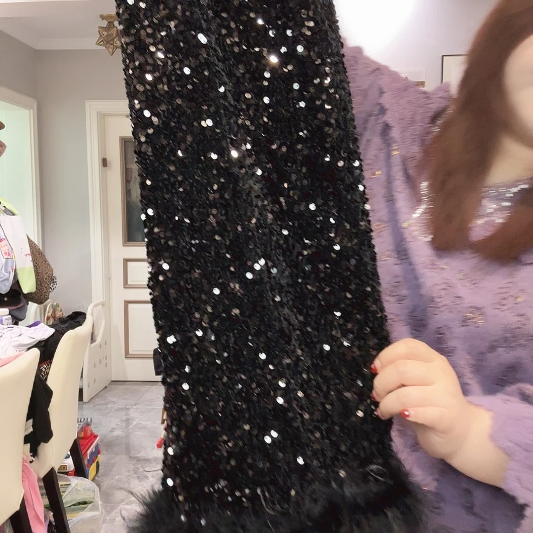 闪闪发光的黑色裙