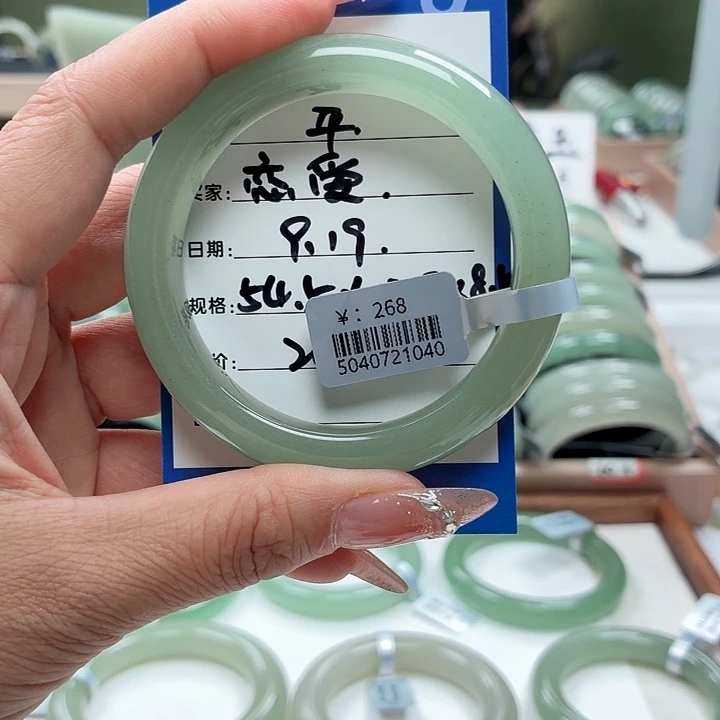恋***g未镶嵌手镯石英岩玉
