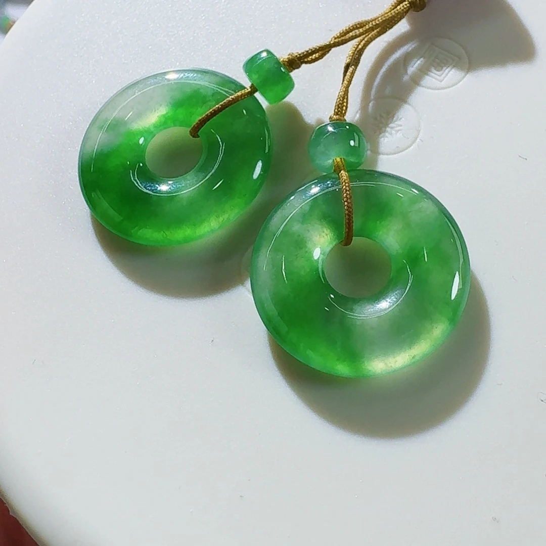 翡翠颈饰未镶嵌高冰飘阳绿半山水甜甜圈一对