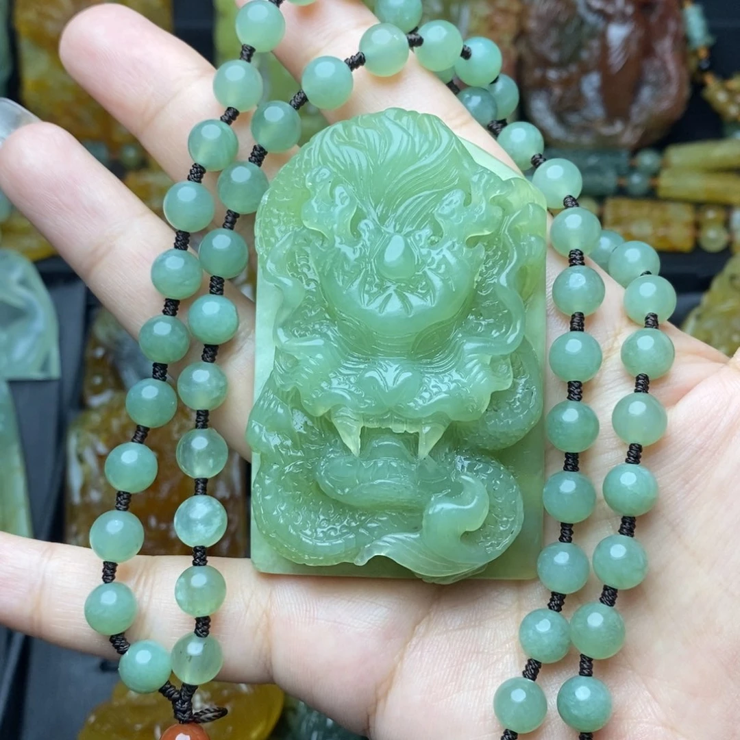 蛇纹石玉未镶嵌颈饰