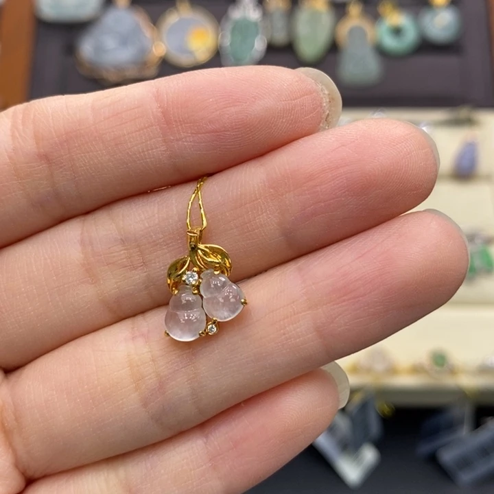 翡翠未镶嵌颈饰葫芦吊坠