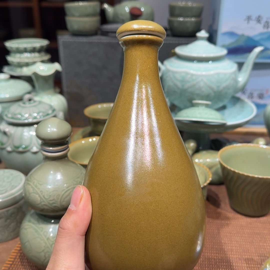 微瑕茶叶末大瓶子一只