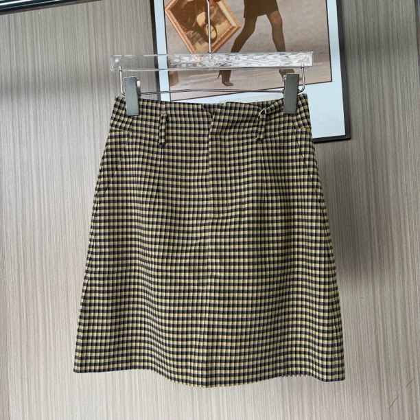 019品牌撤柜女装曼家时尚设计款格子短裙