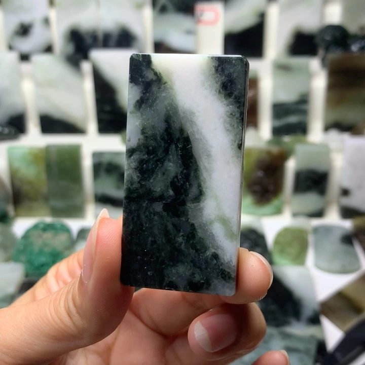 独山玉未镶嵌颈饰