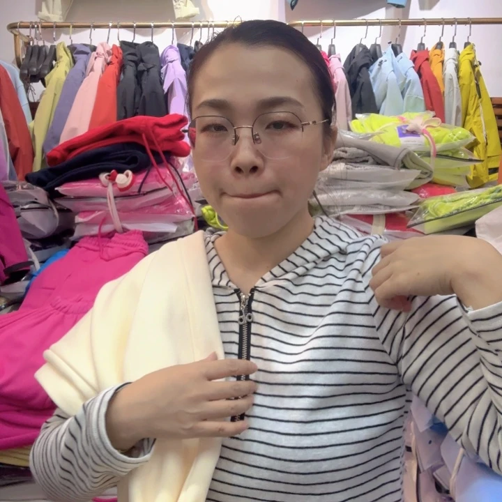 条纹连帽针织衫女款