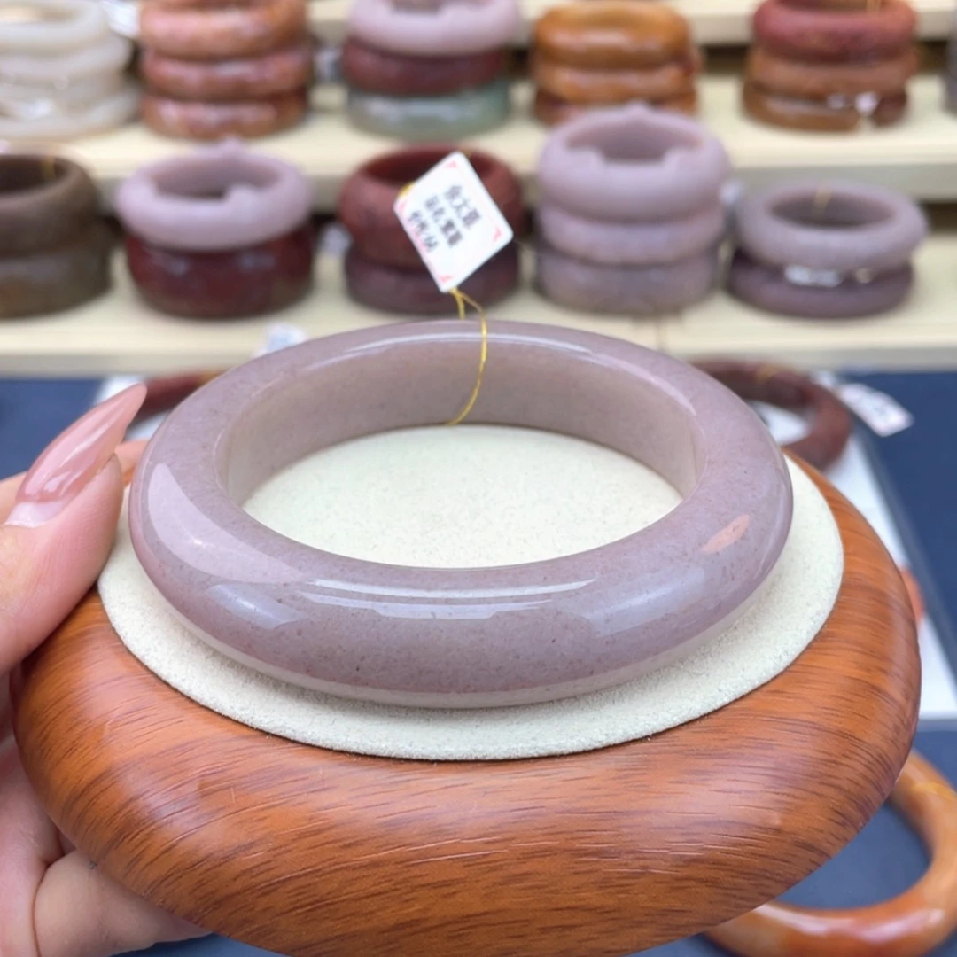 【闪购商品】石英质玉未镶嵌手镯尘