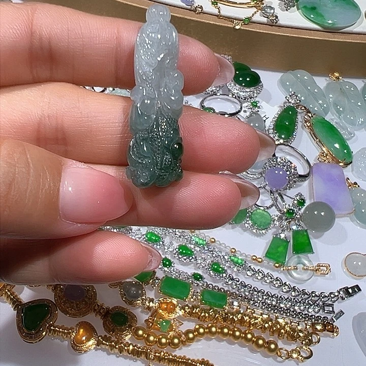 颈饰未镶嵌翡翠白菜
