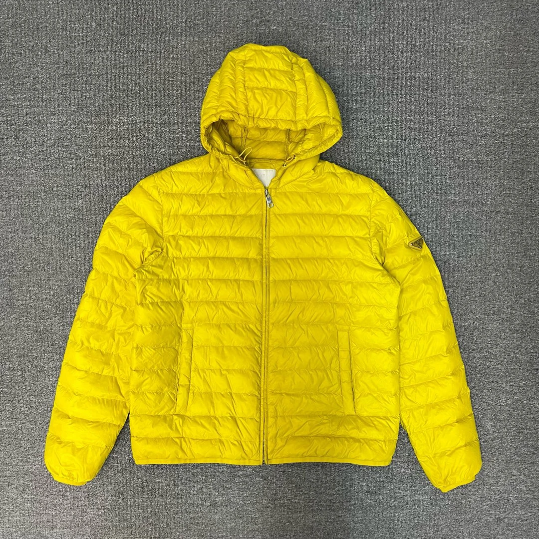 99新 Prada/普拉达 黄色三角标连帽羽绒服 56码成色99新
